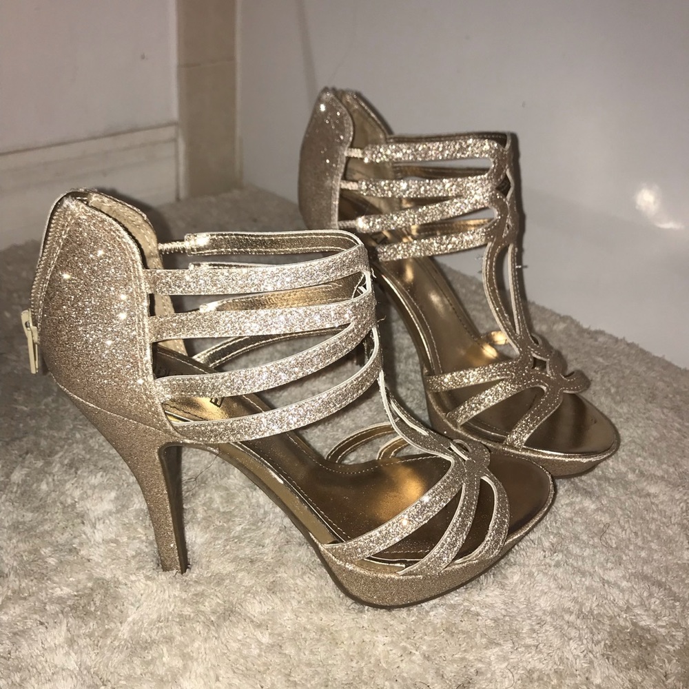 Glittery Golden Heels✨